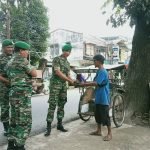 Jelang Buka Puasa, Koramil 418-08/Sako Bagikan Takjil ke Masyarakat