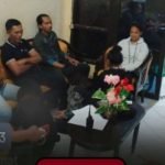 Tiga Anak Remaja Pesta Miras, Dihukum Basuh Kaki Orang Tua