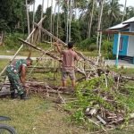 Babinsa Koramil 1512-02/Patani Bersama Warga Gotong Royong Bersihkan Lingkungan Desa