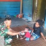 Babinsa Koramil 1512-03/Gebe Berikan Nutrisi Kepada Anak Penderita Stunting