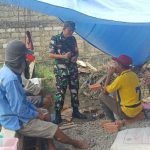 Hindari Kecelakaan Saat Bekerja, Sertu Auzar Himbau Tukang Bangunan Selalu Berhati-hati