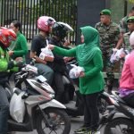 Ramadhan Penuh Berkah, Korem 043/Gatam Bagikan Takjil Gratis