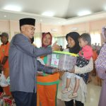 Ketua Baznas Bersama Pj. Bupati Tebo Salurkan Bantuan Untuk Tenaga Honorer dan Balita Stunting.