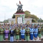 HUT Dharma Pertiwi: Ketua Persit KCK Koorcab Rem 131 PD XIII/Mdk Ziarah Ke TMP Kairagi