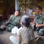Peduli Kesulitan Masyarakat, Dandim 0409/RL Beri Bantuan ke Warga Kurang Mampu
