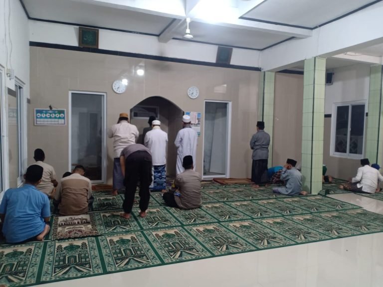 Tarawih Keliling Dilaksanakan Anggota Polsek Jawilan Secara Rutin Di Wilayah Binaan