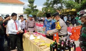Jelang Hari Raya, Polres Sampang Musnahkan Barang Bukti Hasil Operasi Pekat Semeru 2023