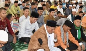Bupati Suhatri Bur Didampingi Wabup Rahmang Laksanakan Shalat Idul Fitri 1444 H di Mesjid Raya IKK