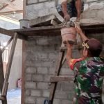 Babinsa Koramil 1512-02/Patani Karya Bakti Bantu Warga Binaan bangun Rumah