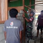 Babinsa Koramil 1512-03/Gebe Karya Bhakti Bangun Rumah Layak Huni Di Desa Binaan