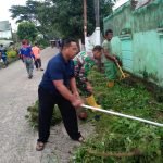 Babinsa Serda Marto Ikut Laksanakan Gotong Royong Tingkat Kelurahan Bersama Warga