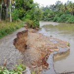 Akibat Abrasi Sungai Jalan Antar Nagari di Korong Pasie Laweh Bisati Amblas, Warga Berharap Perbaikan