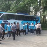 Personil Polsek Jawilan Polres Serang Lakukan Pengaman Pemberangkatan Perwakilan Serikat Buruh SPN ke Mabes Polri