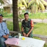 Begini Himbauan Serda Agustinus Saat Komsos Bersama Pengawas Bangunan Sekolah Tri Dharma