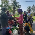 Cuaca Panas, Babinsa Sukamulya Himbau Warga Konsumsi Air Putih, Buah dan Sayuran