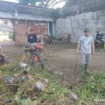 Wujud Peduli Kebersihan, Sertu Firmansyah Ikut Gotong Royong Tingkat Kelurahan 28 Ilir