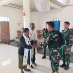 Warga Yalimo Bersyukur Terima Alkitab dari Satgas Yonif Raider 200/BN