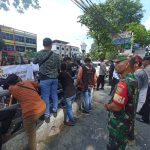 Babinsa Serda Budi Monitoring Aksi Unras di PT Sekawan Kontrindo Palembang