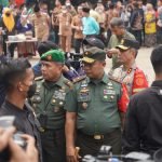 Pangdam II/Swj Bersama Danrem Gapu Dampingi Presiden Jokowi Tinjau Pasar Talang Banjar