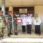 Wujud Peduli Pendidikan, Kodim 0402/OKI Beri Bantuan Keramik ke SDN 1 Suka Mulya