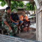 Babinsa Sukamulya Himbau Kurir Tidak Membawa Barang Muatan Melebihi Kapasitas