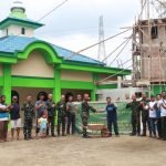 Warga Baru Batalyon Arhanud 12/SBP Laksanakan Karya Bakti di Masjid