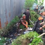 Peduli Kebersihan di Wilayah Binaan, Serka Martin Ikut Gotong Royong Tingkat Kecamatan SU II