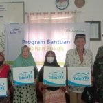 Sertu Adi Monitoring Pembagian Sembako untuk Warga Lansia di Kantor Lurah 3/4 Ulu