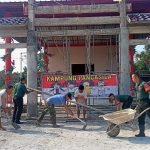 Tumbuhkan Semangat Gotong Royong, Babinsa Sukajaya Bantu Warga Bangun Kelenteng di Kampung Pancasila