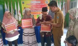 Pemdes Jondong Salurkan BLT ke 21 KPM