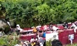 Bus Peziarah Asal Tangerang Terjun Bebas ke Jurang di Jalur Objek Wisata Guci