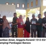 Pastikan Aman, Anggota Koramil 1512-03/Gebe Dampingi Pembagian Bansos