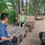 Polisi Rw, Anggota Satlantas Polres Serang Bripka Fajar Wahyudi Sambangi Ketua Rw 02 Desa Leuwi Limus Kecamatan Cikande