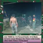 Giat TMMD Kodim 1512/Weda Hari Ke 7 Bersama Warga Bakajaya Cetak Batako (Batu Tela)