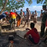 Kebersamaan TNI Kodim 1512/Weda Dan Masyarakat di Lokasi TMMD Ke-116 di Desa Baka Jaya