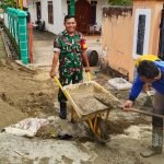 Jadi Solusi untuk Warga Binaannya, Babinsa Sertu Ashadi Bantu Perbaiki Jalan Rusak