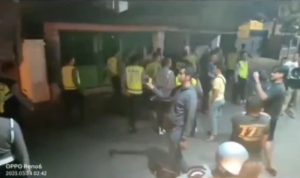 Heboh, Puluhan Warga Sekap Kades Sidokepung Sidoarjo