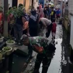 Cegah Banjir, Babinsa Koptu Paulo Bersama Aparatur Kecamatan dan Warga Bersihkan Parit