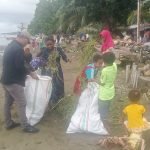 Peduli Lingkungan, Satgas TMMD Bersama Warga Laksanakan Bersih Pantai