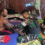 Tingkatkan Kekeluargaan dengan Masyarakat, Satgas Yonif Raider 200/BN Adakan Pelayanan Kesehatan