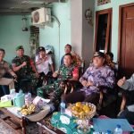 Peltu Sarbini dan Pelda Kardi Monitoring Pemilihan Ketua RT