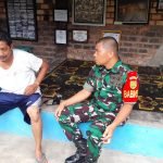 Via Komsos, Serda Hentra Himbau Ketua RT Ajak Warganya Laksanakan Gotong Royong