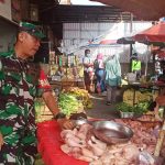 Peltu Kurniawan Cek Harga dan Ketersediaan Bahan Pokok di Pasar Soak Bato