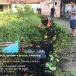 Cegah Banjir dan Demam Berdarah, Babinsa Sentosa Bersama Warga Gotong Royong Bersihkan Parit