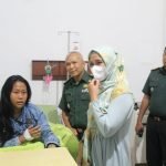 Bentuk Peduli, Ketua Persit KCK Cabang XLII Kodim 0418/Palembang Besuk Anak Koptu David