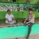 Bripka Sigit Bhabinkamtibmas Polsek Jawilan Polres Serang Melaksanakan Door to door system (DDS) ke Tokoh Masyarakat di Desa Junti