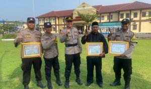 Berprestasi, Bripka Jaenal dan Bripka Yoyon Anggota Polsek Jawilan Polres Serang Raih Penghargaan Bhabinkamtibmas Terbaik