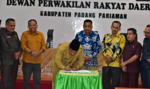 Sebanyak 8 Fraksi DPRD Padang Pariaman Terima Ranperda Tahun 2022, Ini Harapan Bupati