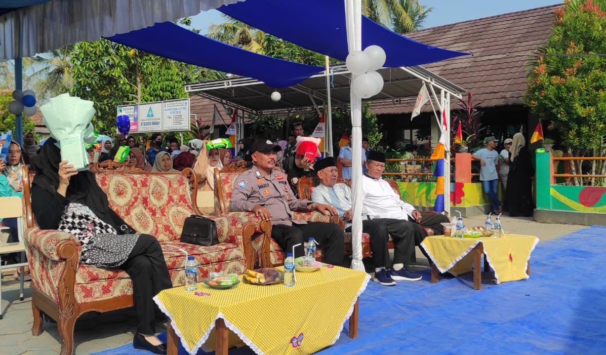 Bhabinkamtibmas Desa Majasari Polsek Jawilan Polres Serang Bripka Naziyullah Hadiri Acara Perpisahan SDN Parakan 2 1 IMG 20230625 WA0068