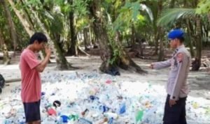 Satpolair Polres Padang Pariaman Berkolaborasi dengan LKKPN Pekanbaru, Kendalikan Sampah Laut